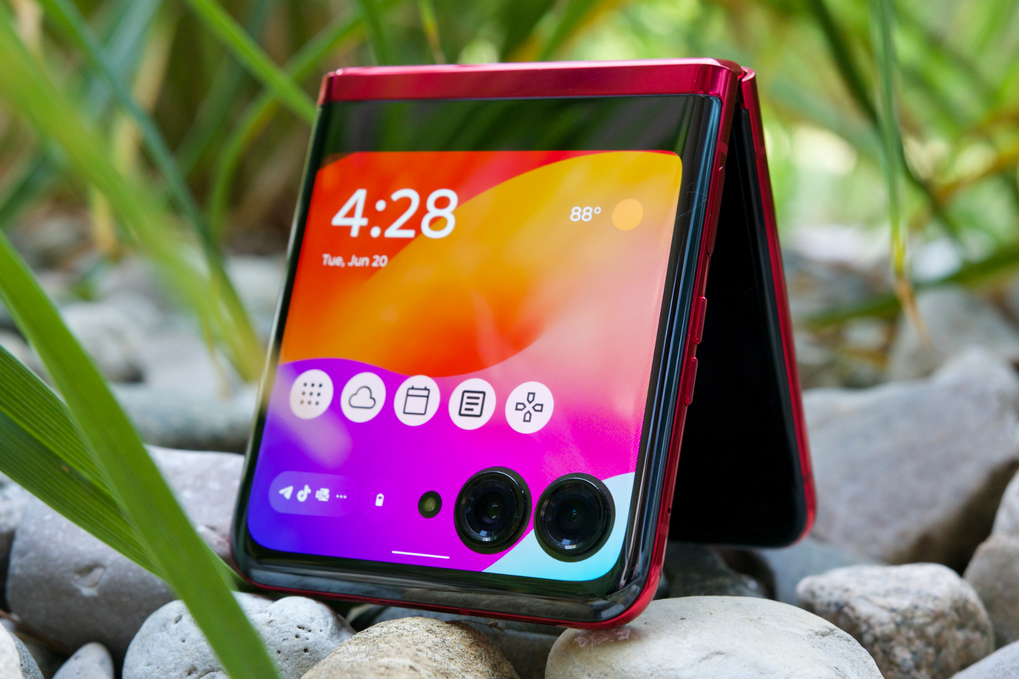 Motorola Razr+ 2023 Review A Revolutionary Flip Phone for the Modern